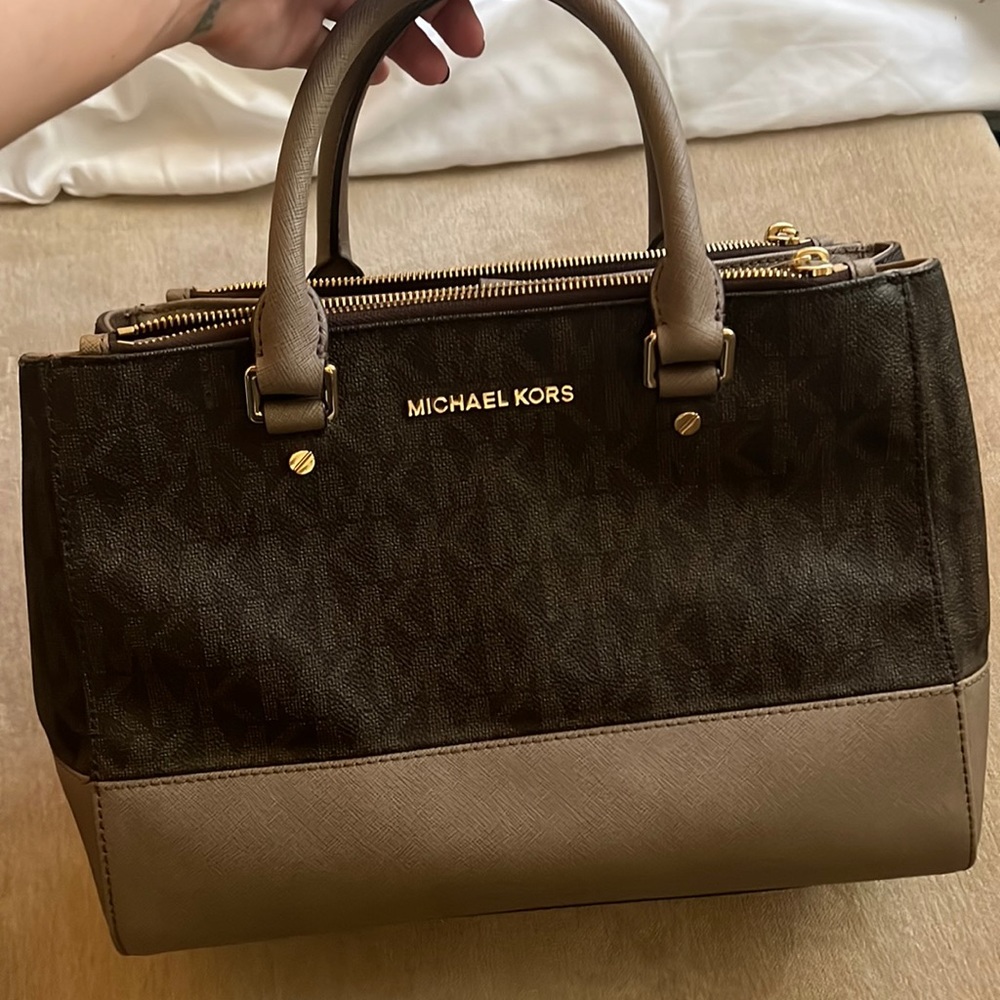 Micheal Kors MK logo purse medium